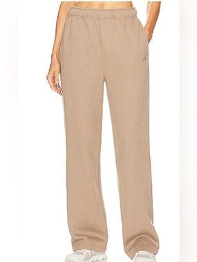 ALO Yoga Wide-Leg Track Pants in Tan
